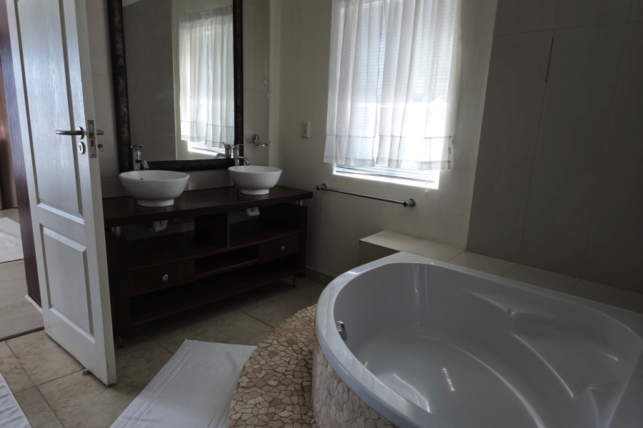 4 Bedroom Property for Sale in Sandy Point Western Cape